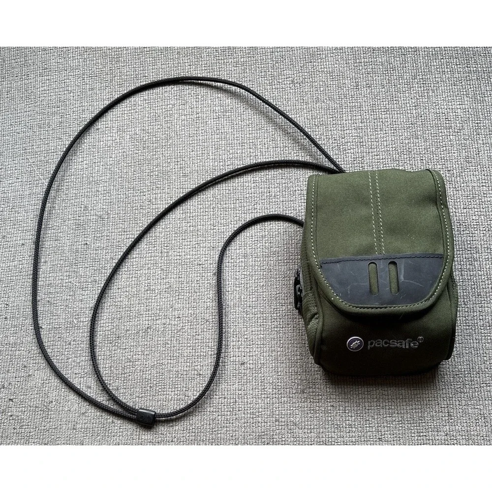 PACSAFE ‎ 50 Anti-Theft Digi Pouch Green Camera Bag Pockets Latch